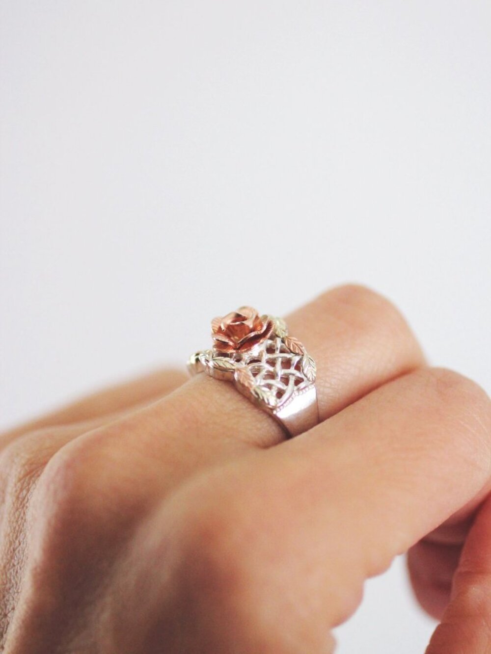 Vintage Black Hills Gold Carved Rose Basket-Weave Ring Sterling Silver 12k Rose - Picture 4 of 12